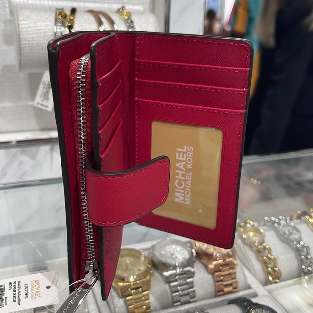 MICHAEL KORS Medium Saffiano Leather Bifold ZP CN Wallet
COLOR DK RASPBERRY
NWT - Picture 11 of 16